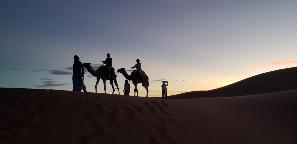Danse des sables dans le désert @ Désert Sahara | Maroc